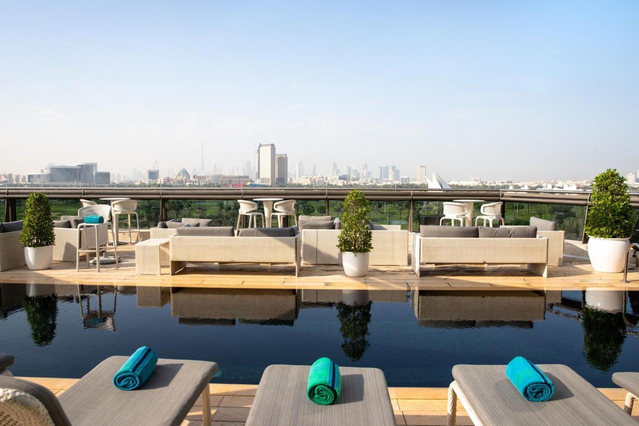 ジュメイラ クリークサイド ホテル ドバイ エクステリア 写真 The rooftop pool at the hotel