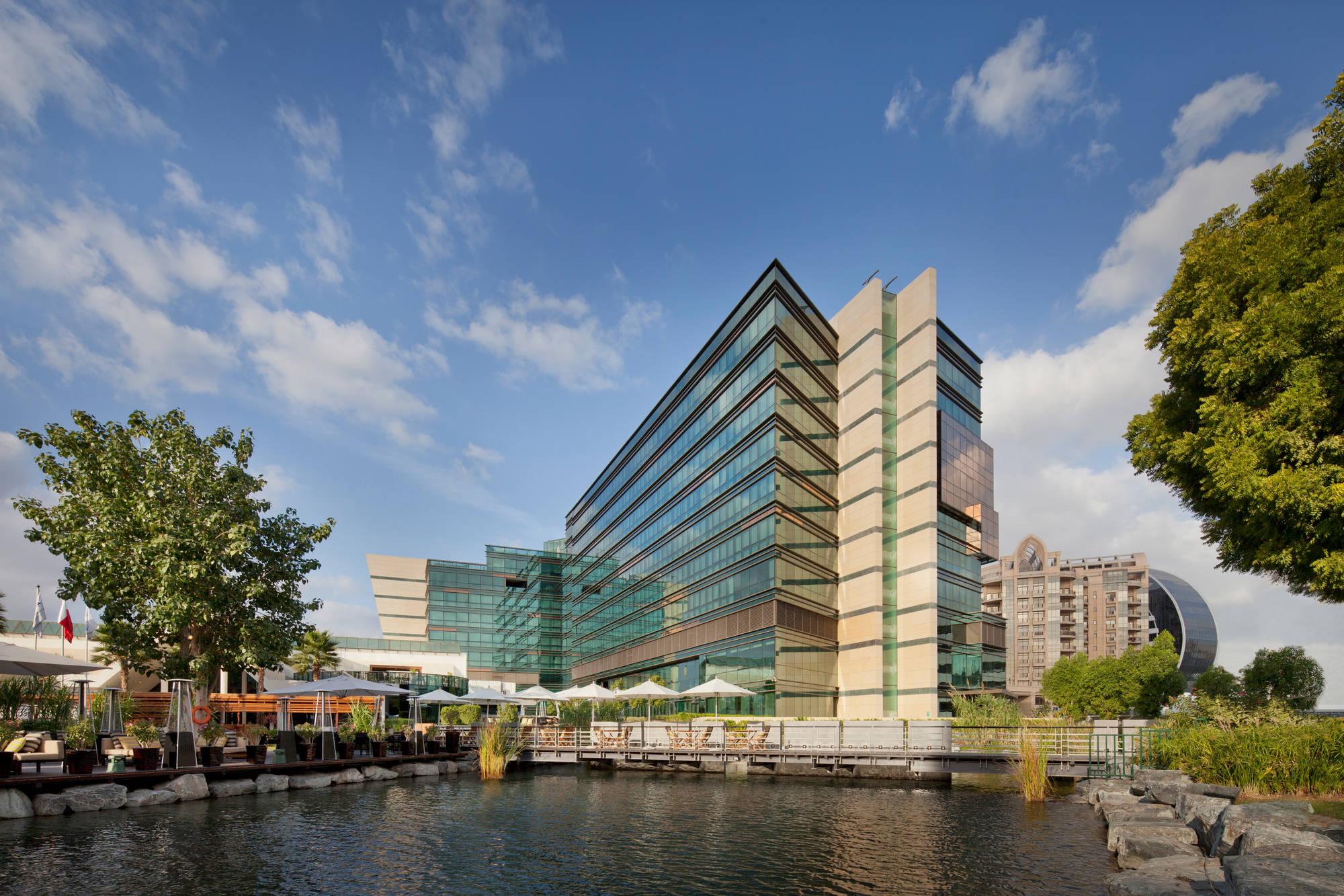 ジュメイラ クリークサイド ホテル ドバイ エクステリア 写真 The new building of the University Hospital of Leuven