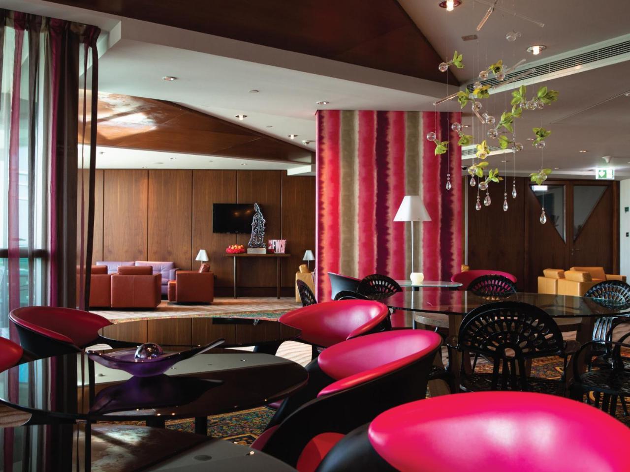ジュメイラ クリークサイド ホテル ドバイ エクステリア 写真 The lounge at the airport