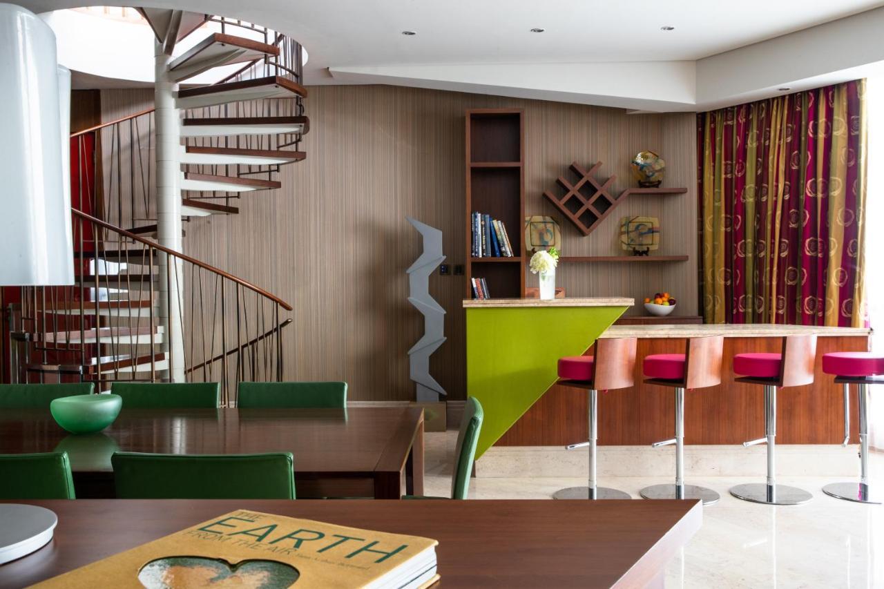 ジュメイラ クリークサイド ホテル ドバイ エクステリア 写真 Interior of a house in the complex